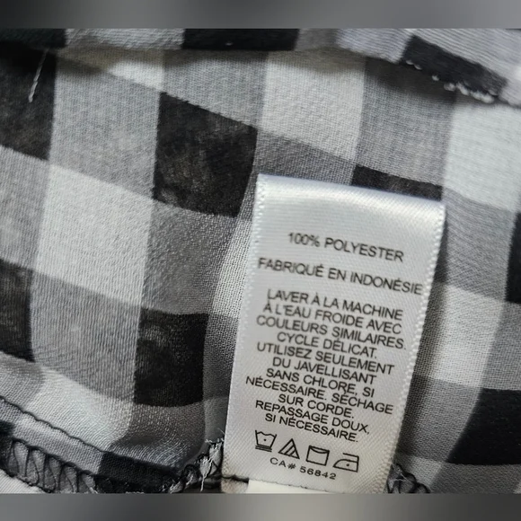 Express Black and White Checkered Blouse, size Small. Never worn! - Picture 7 of 8